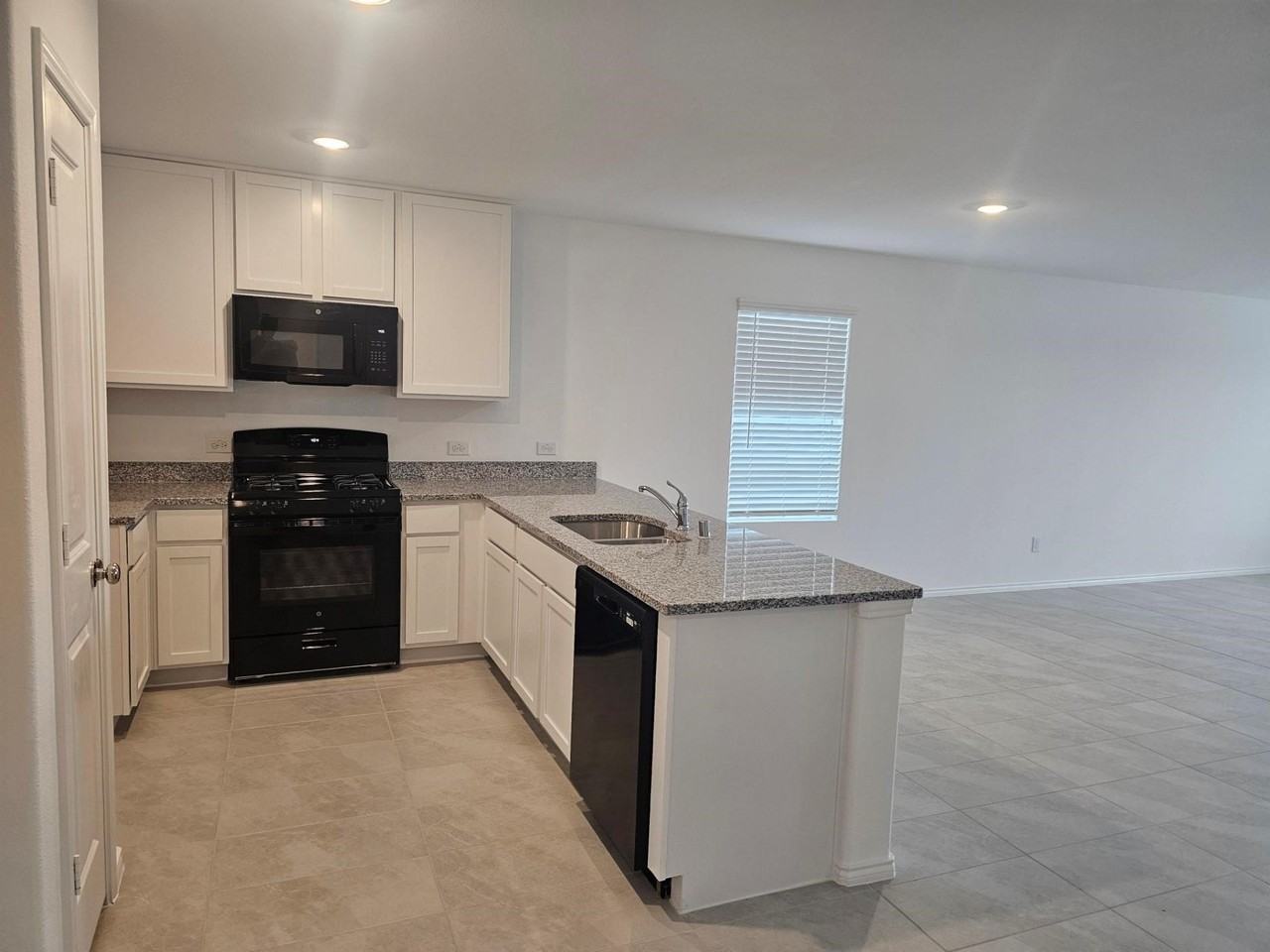 9208 Grackle Pl - Photo 4 of 7