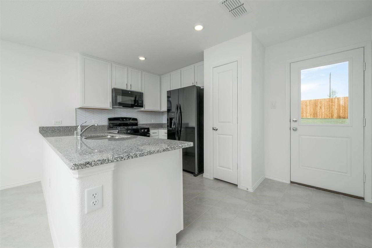 9208 Grackle Pl - Photo 5 of 7