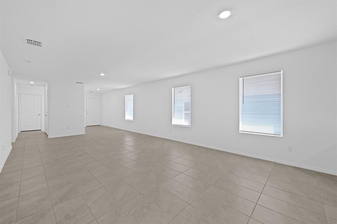 9208 Grackle Pl - Photo 6 of 7