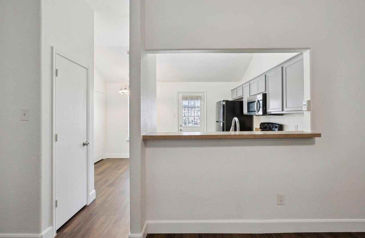1446 Sax Leigh Dr - Photo 4 of 17
