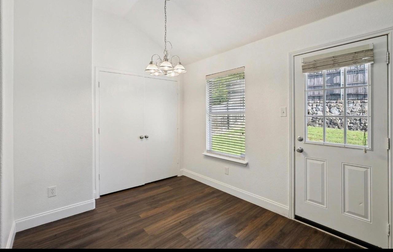 1446 Sax Leigh Dr - Photo 7 of 17