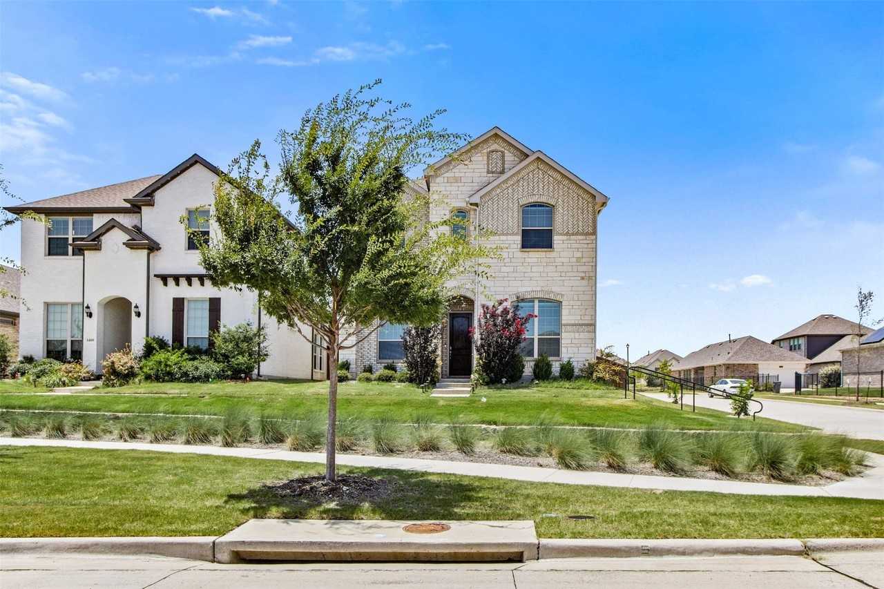 1413 Buckeye Trl - Photo 2 of 40