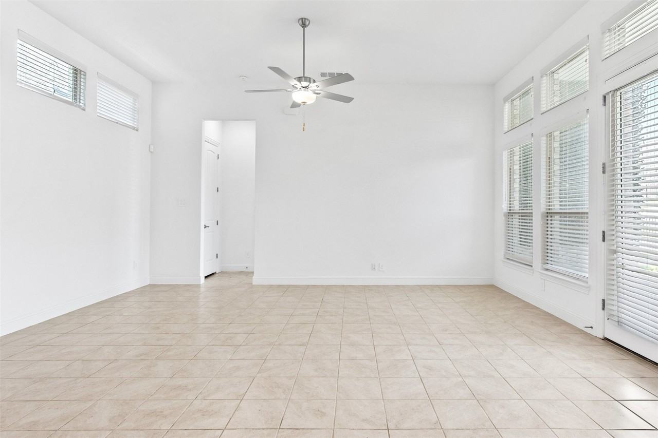 1413 Buckeye Trl - Photo 4 of 40