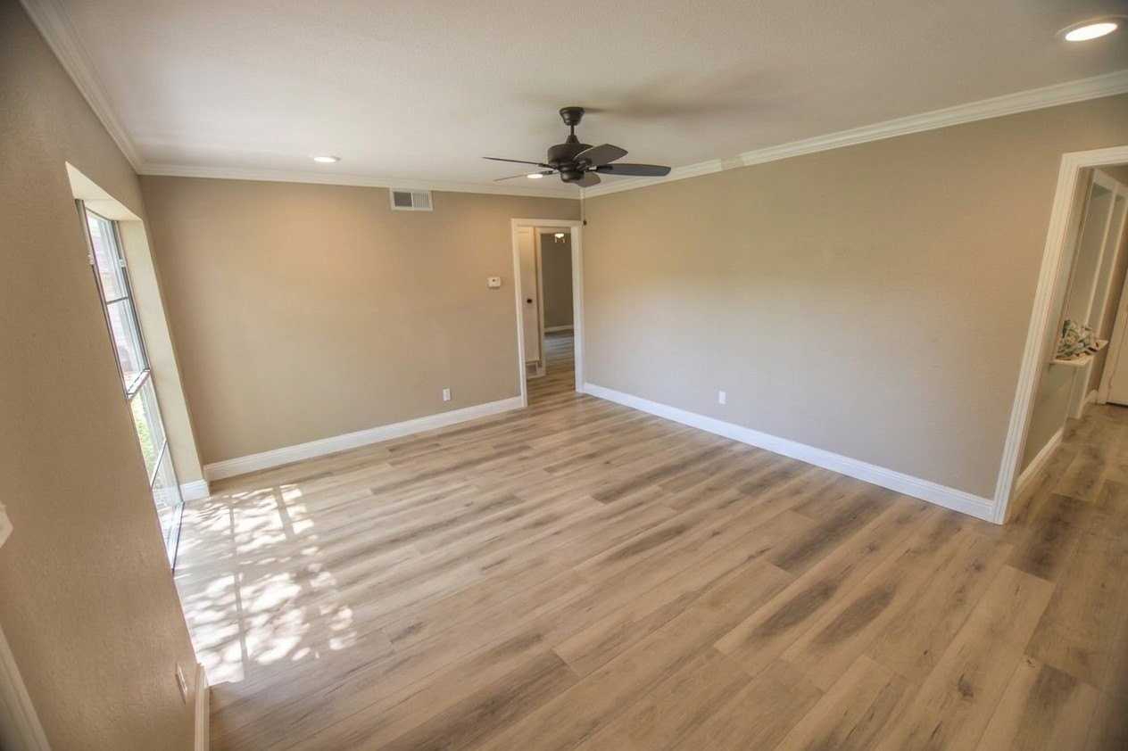 3539 S Ewing Ave - Photo 2 of 7