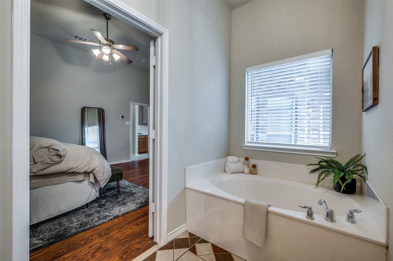 7514 Saint Stephens Sq - Photo 7 of 12