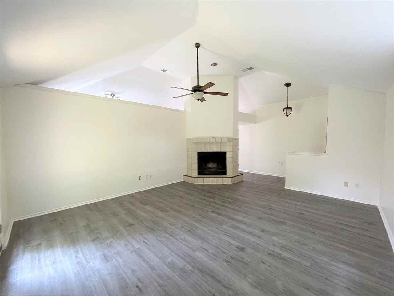 621 Phillips Dr - Photo 3 of 22