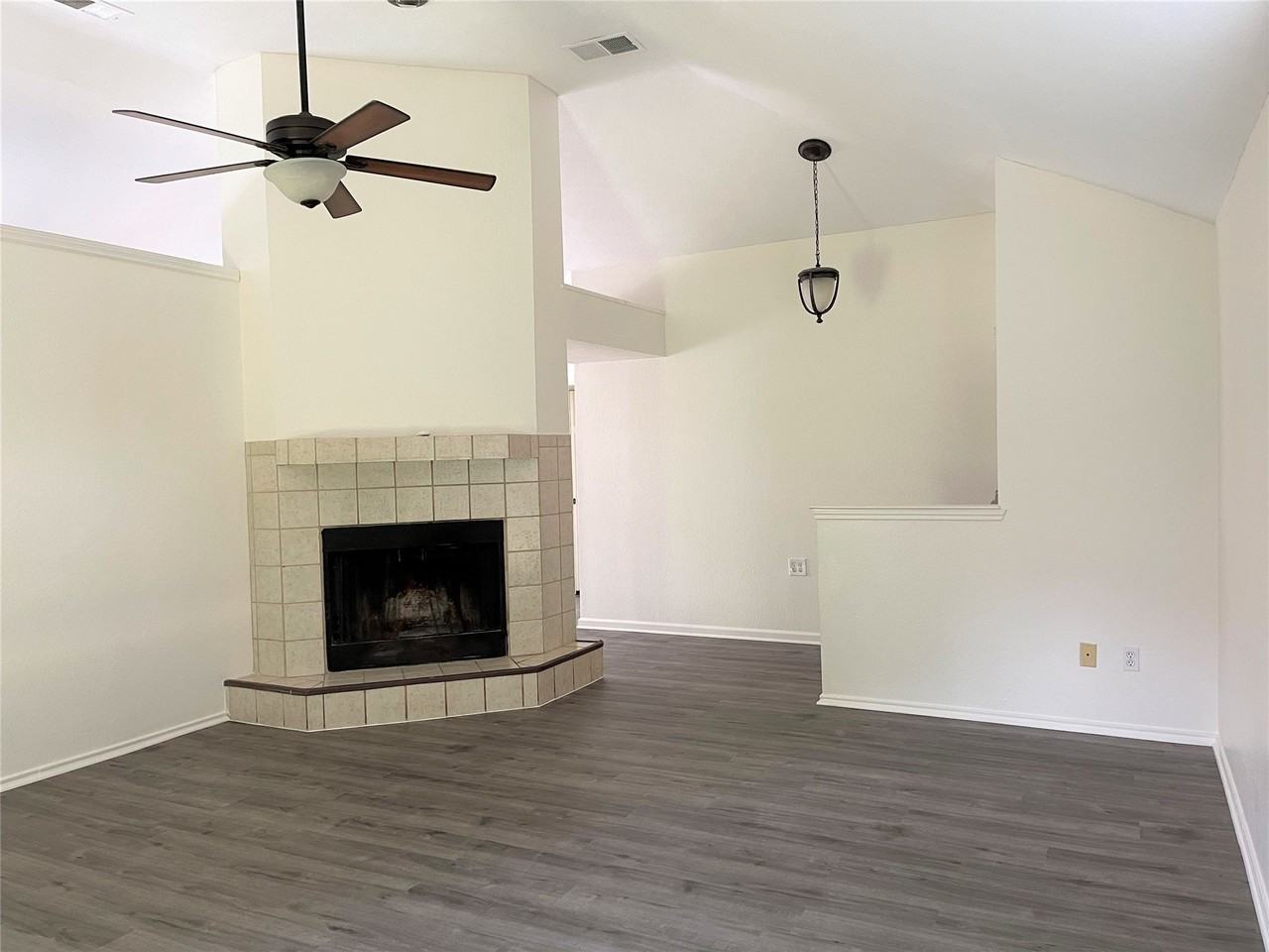621 Phillips Dr - Photo 4 of 22