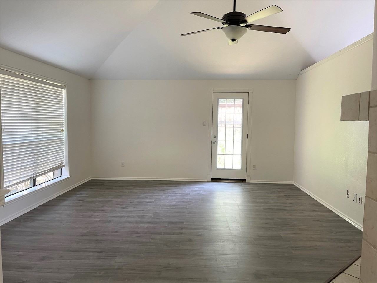 621 Phillips Dr - Photo 5 of 22