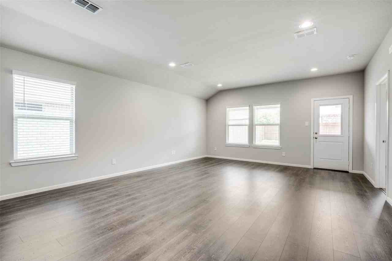 1408 Tierra Blanca Dr - Photo 3 of 12