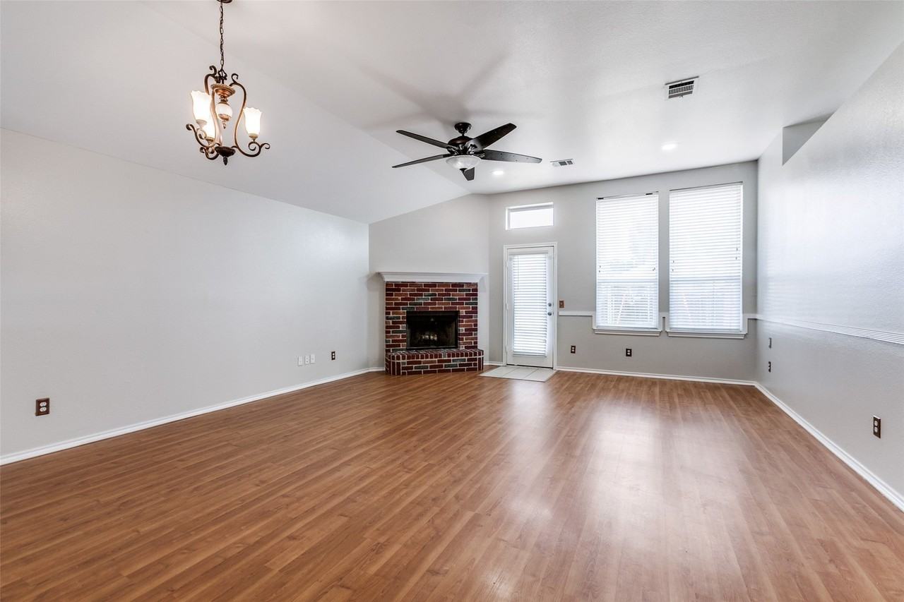 704 Fleming St - Photo 2 of 12