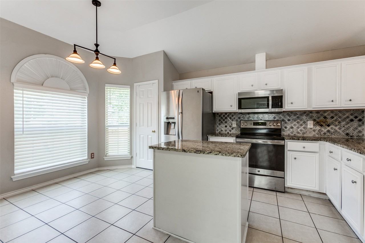 704 Fleming St - Photo 4 of 12