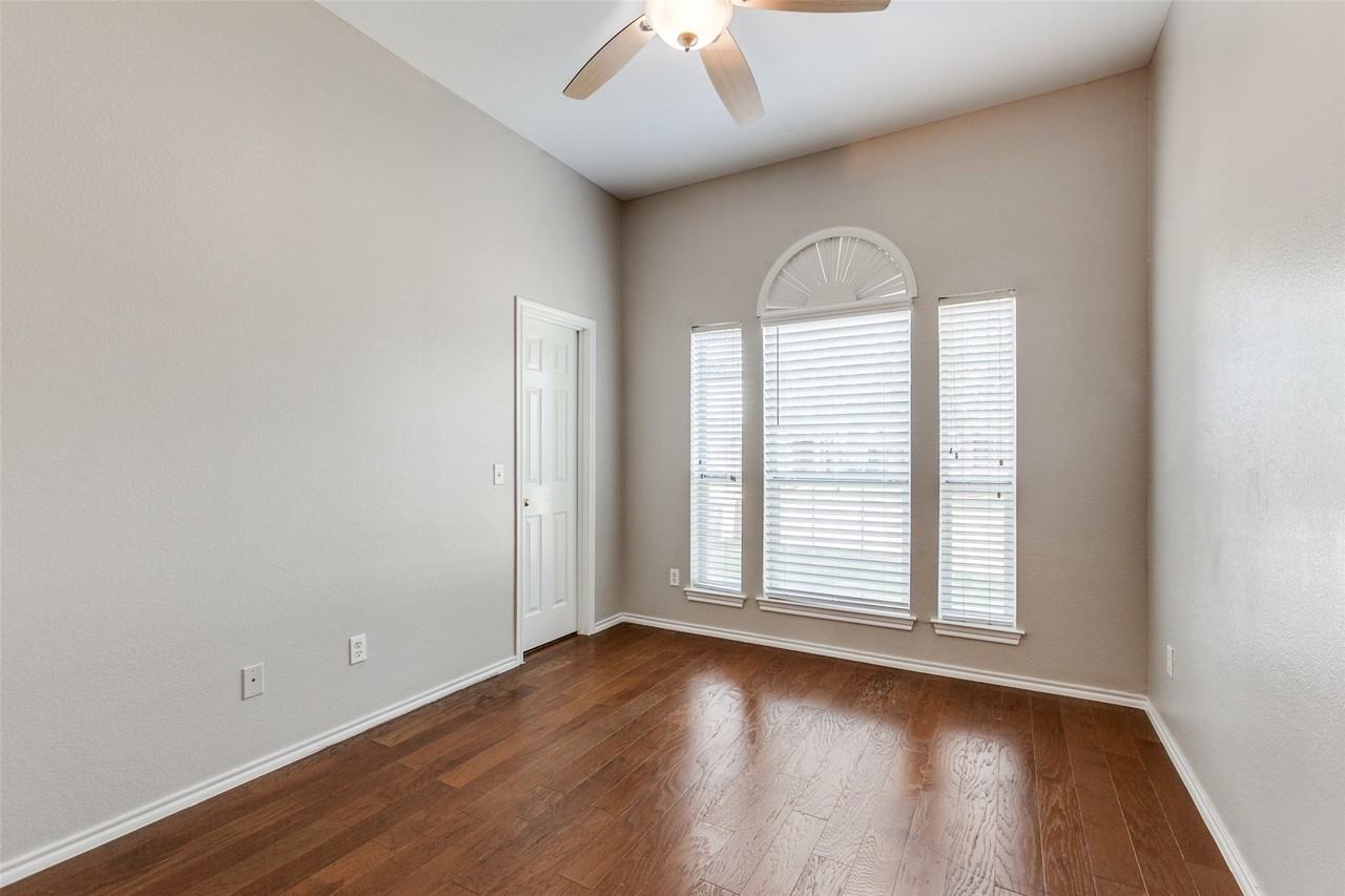 704 Fleming St - Photo 7 of 12