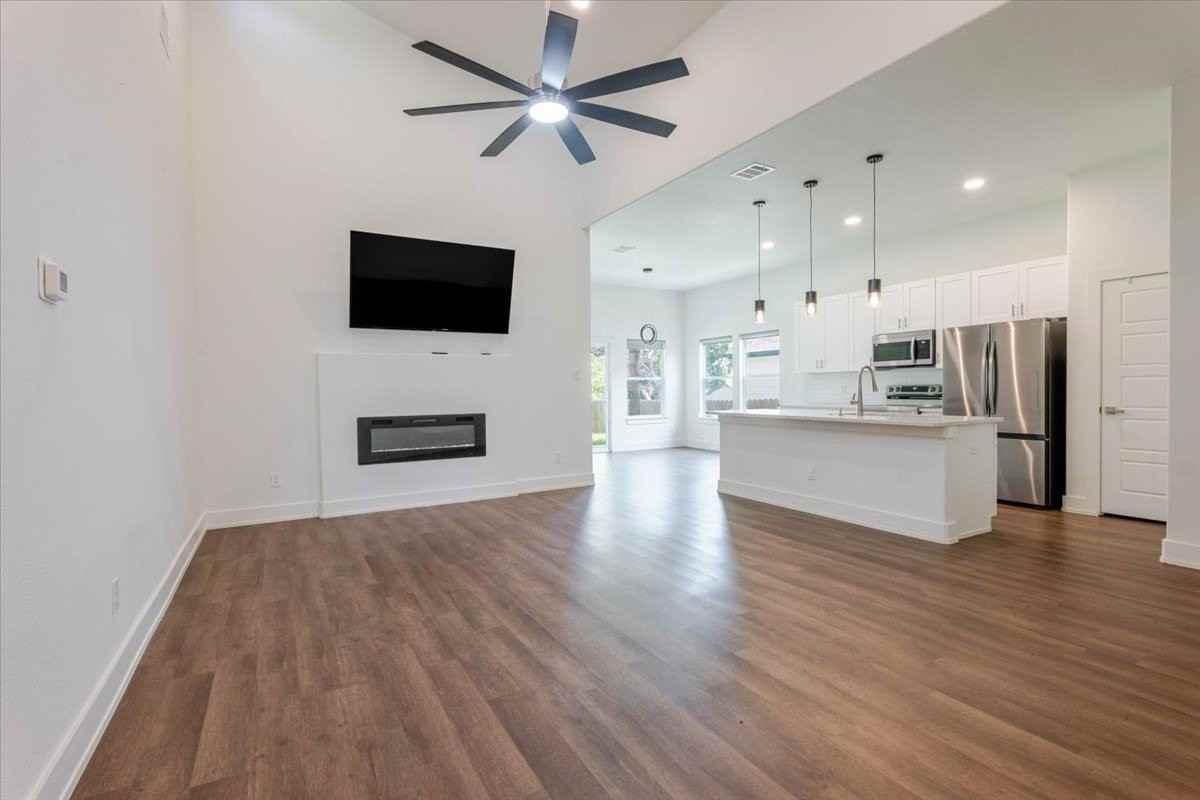 3015 Brazos River Dr - Photo 4 of 21