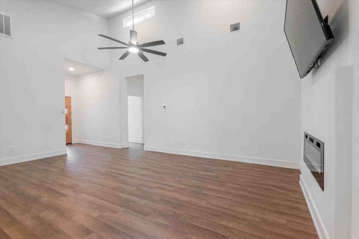 3015 Brazos River Dr - Photo 5 of 21
