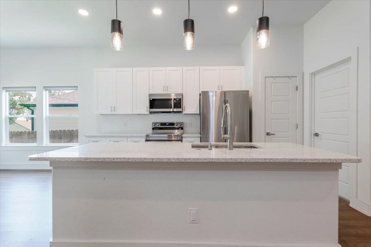 3015 Brazos River Dr - Photo 6 of 21
