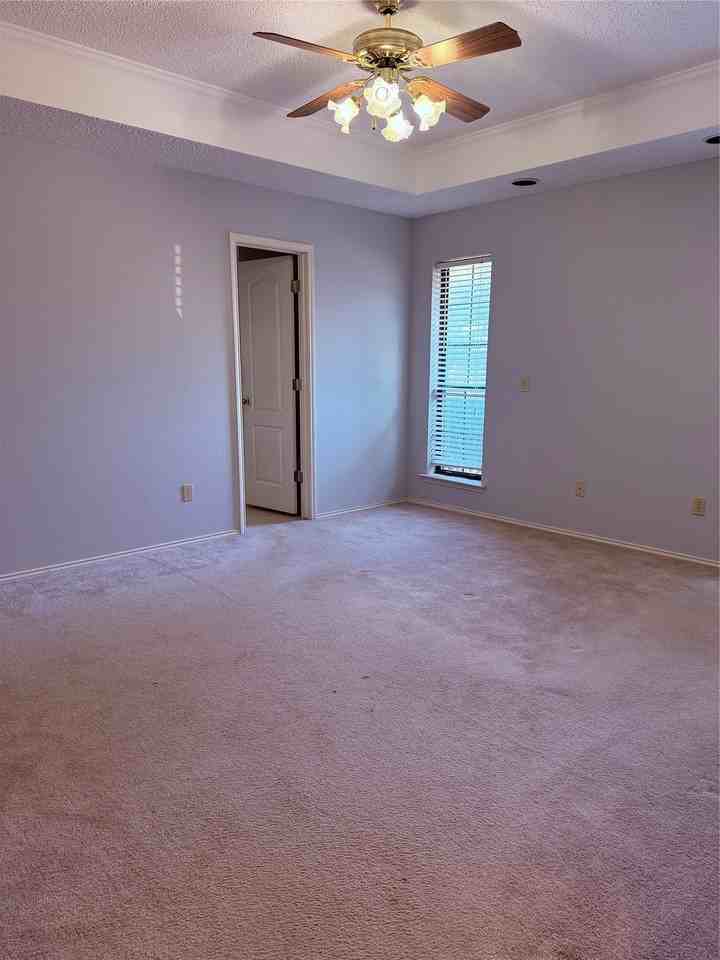 1712 Colonial Ct - Photo 5 of 9