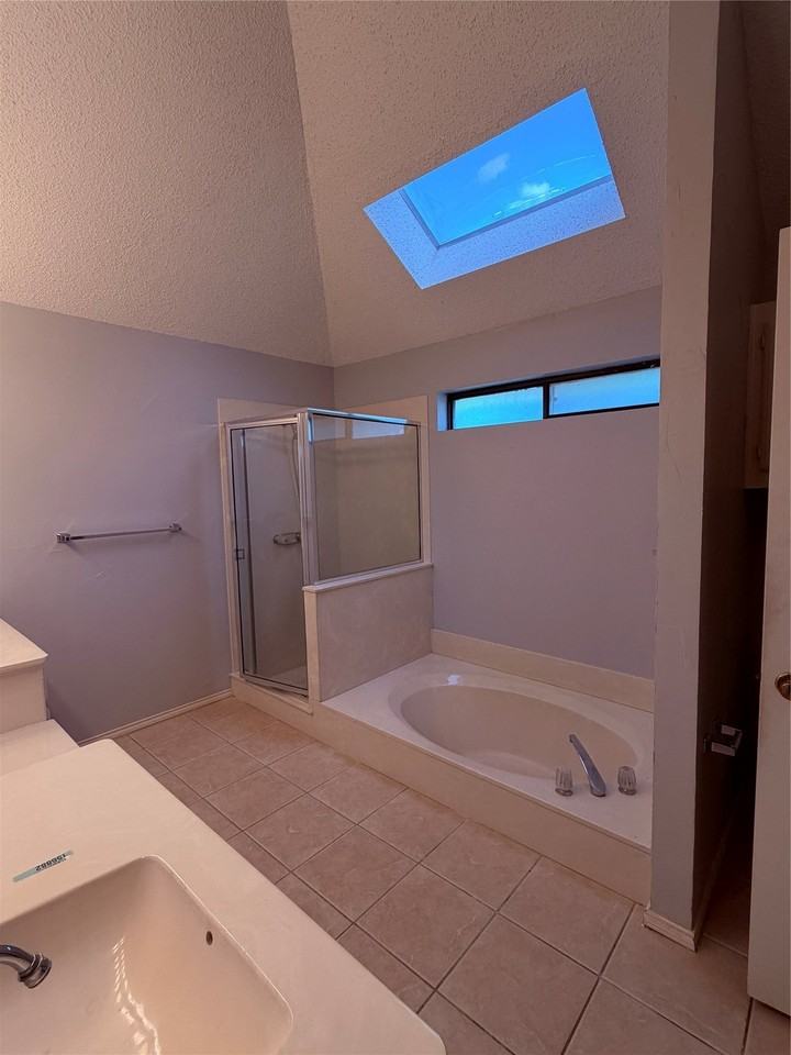 1712 Colonial Ct - Photo 7 of 9