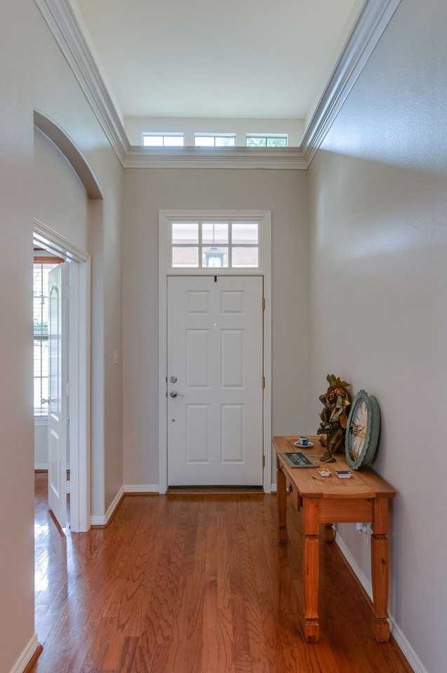 6008 Frost St - Photo 7 of 32
