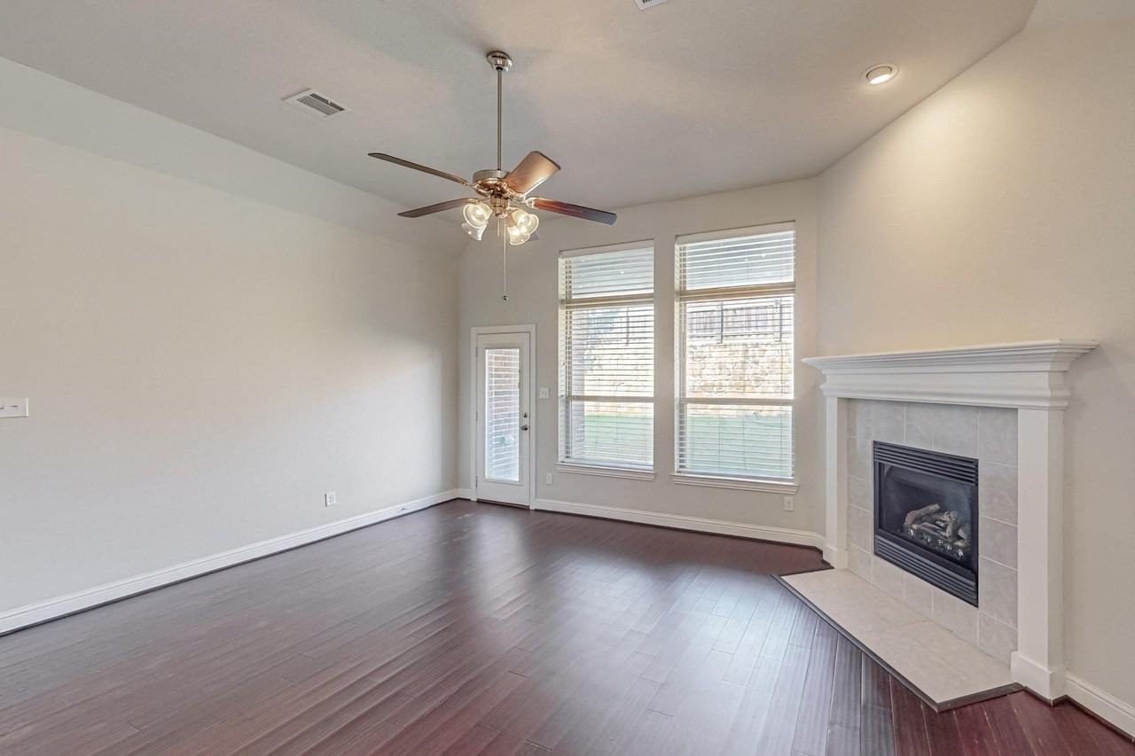 6723 Capistrano St - Photo 4 of 34