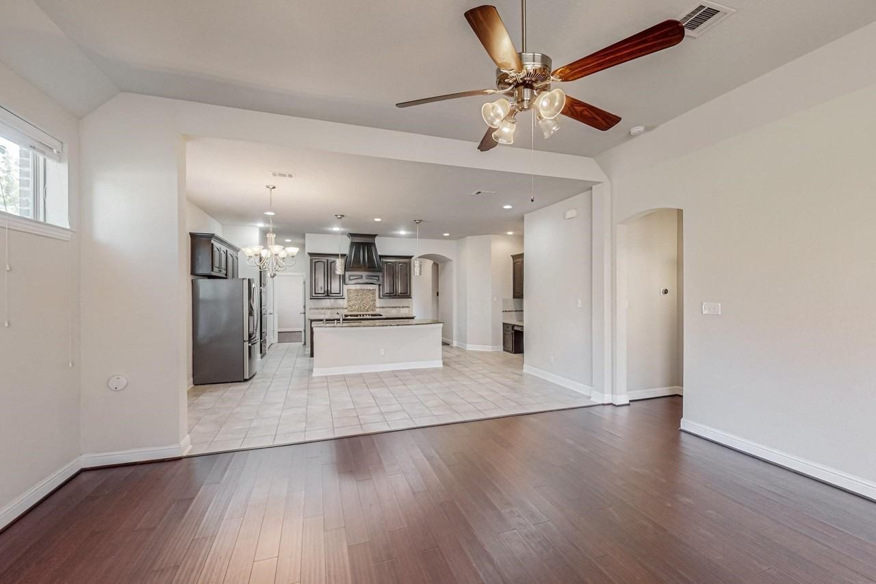 6723 Capistrano St - Photo 5 of 34