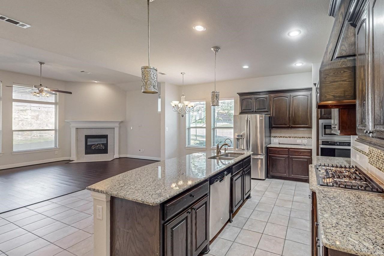 6723 Capistrano St - Photo 7 of 34