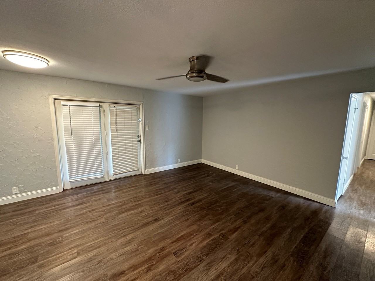 309 Ne Murphy Rd - Photo 2 of 14