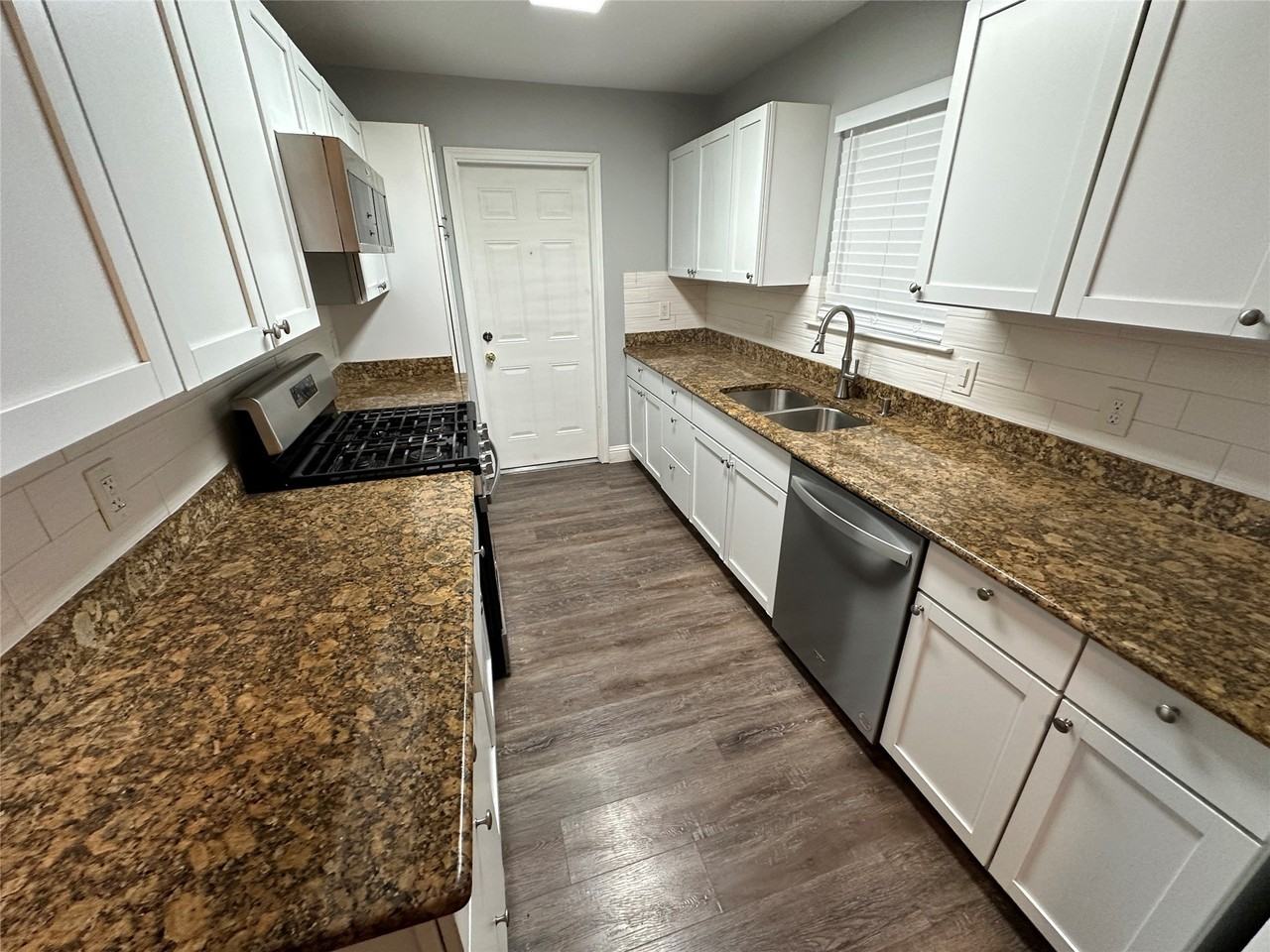 309 Ne Murphy Rd - Photo 6 of 14