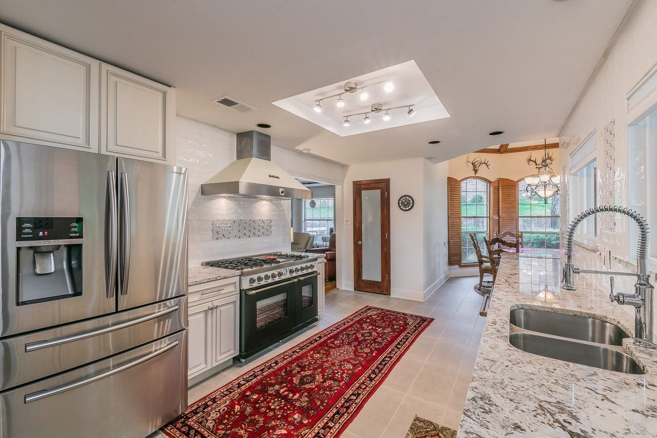 4105 Lexington Pkwy - Photo 3 of 18
