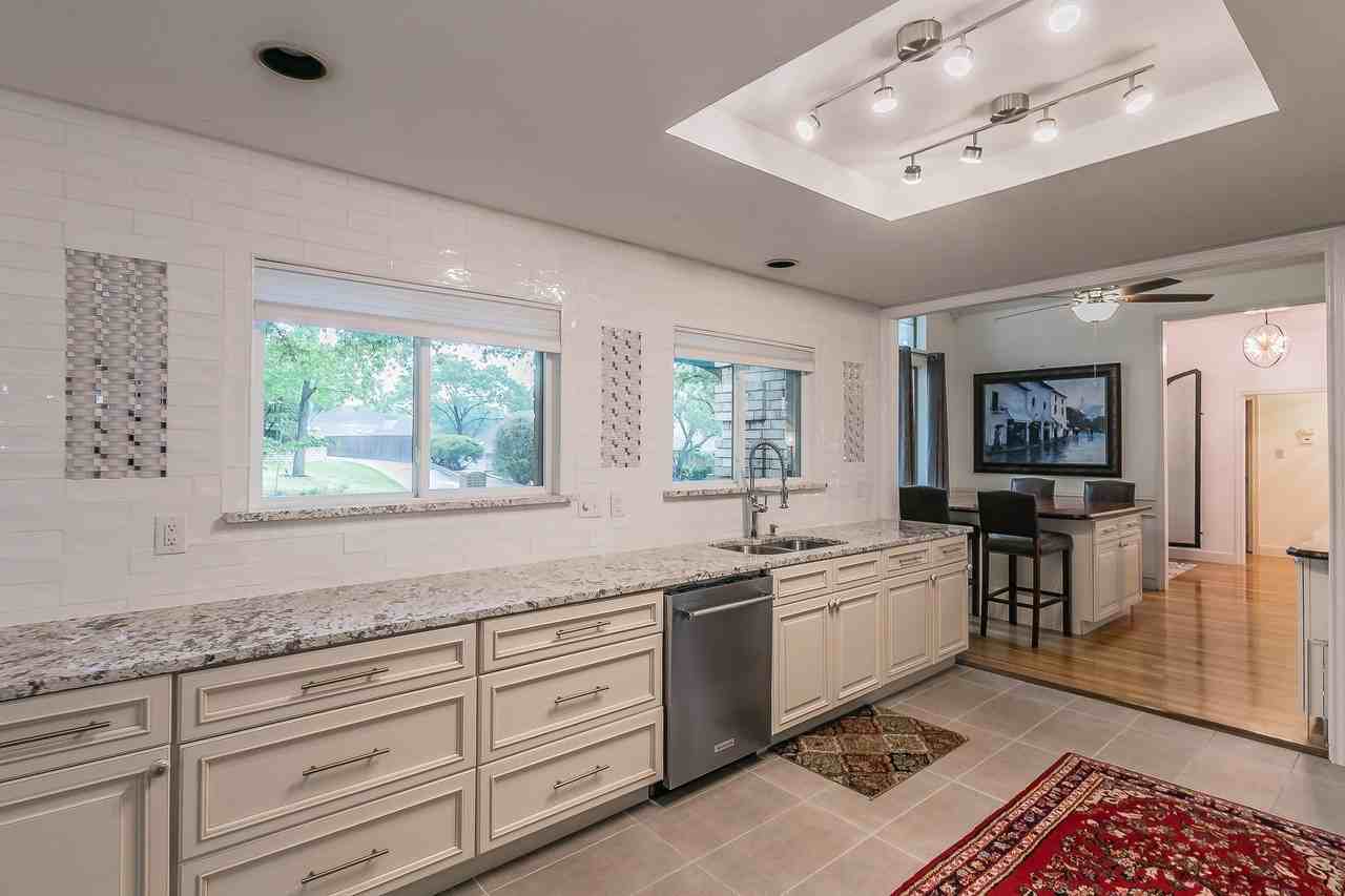 4105 Lexington Pkwy - Photo 5 of 18