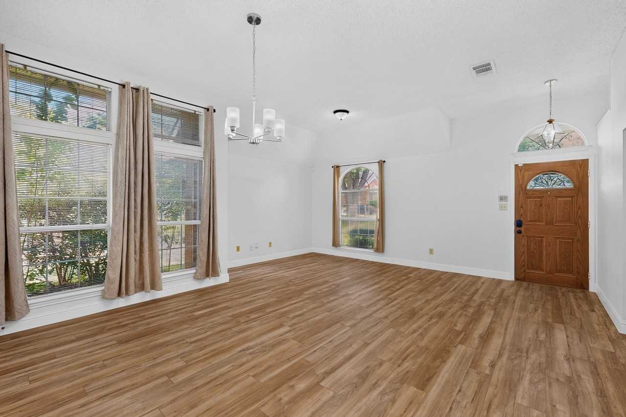 743 Pulitzer Ln - Photo 4 of 37