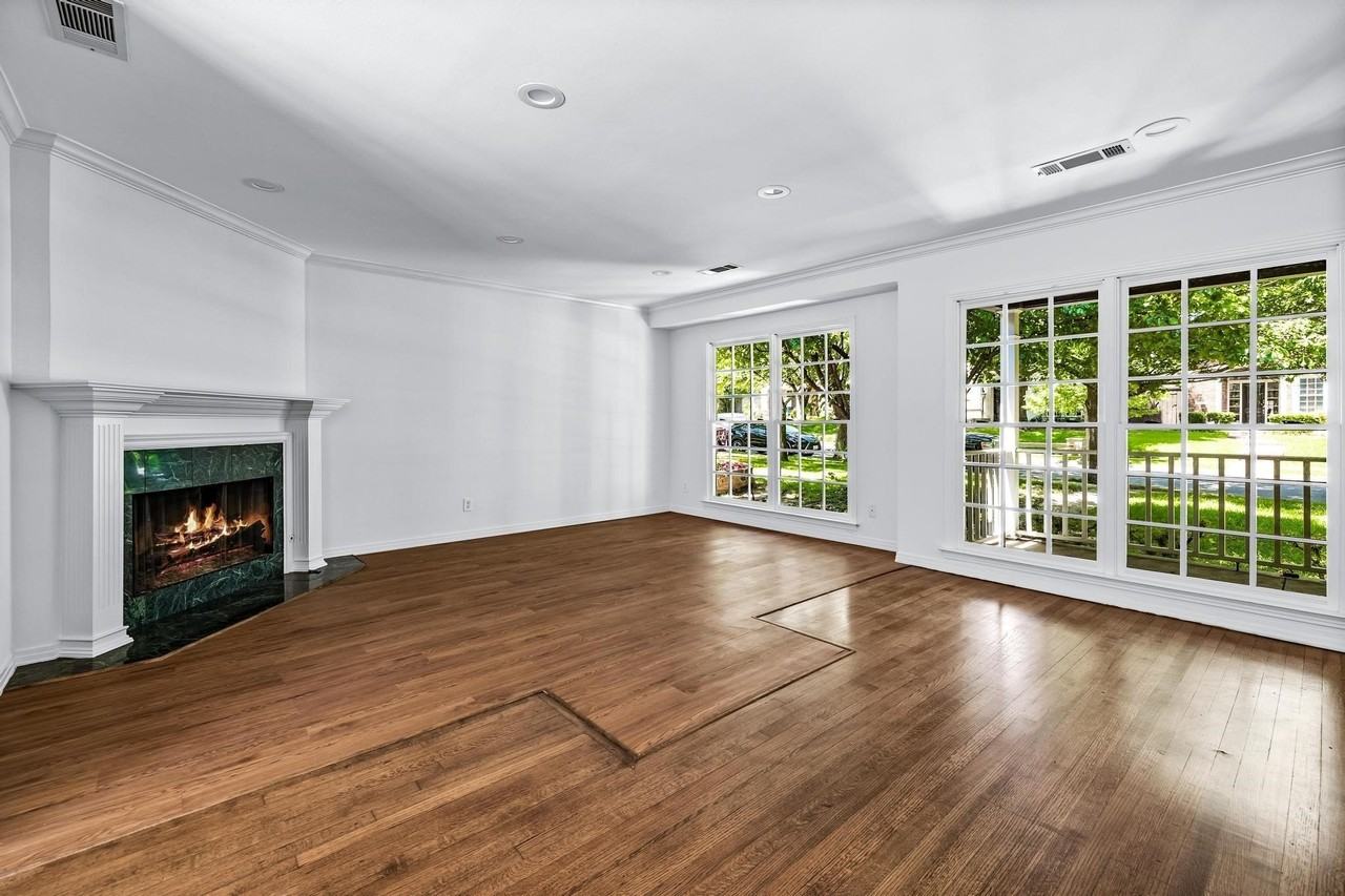 2833 Dyer St - Photo 2 of 12