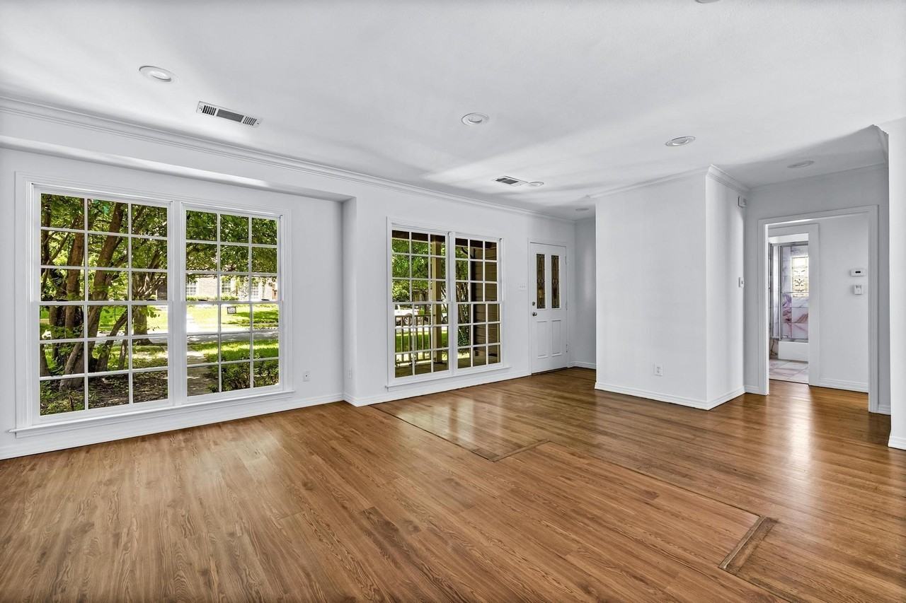 2833 Dyer St - Photo 3 of 12