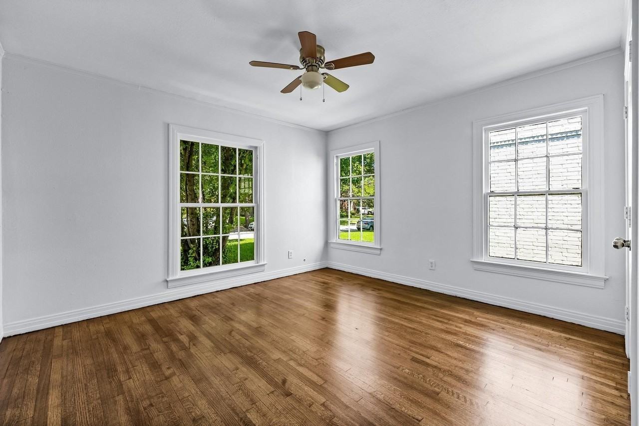 2833 Dyer St - Photo 4 of 12