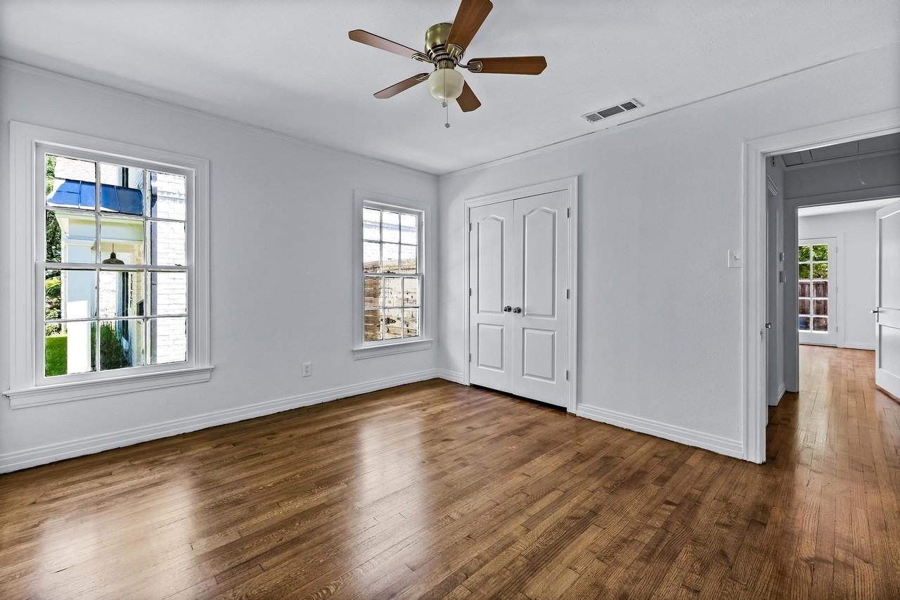 2833 Dyer St - Photo 5 of 12