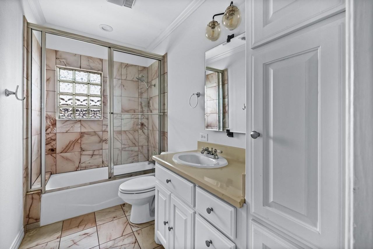 2833 Dyer St - Photo 7 of 12