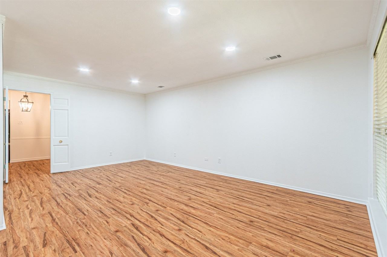 9133 Villa Park Cir - Photo 6 of 30