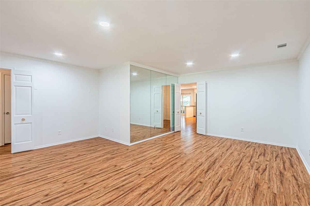 9133 Villa Park Cir - Photo 7 of 30