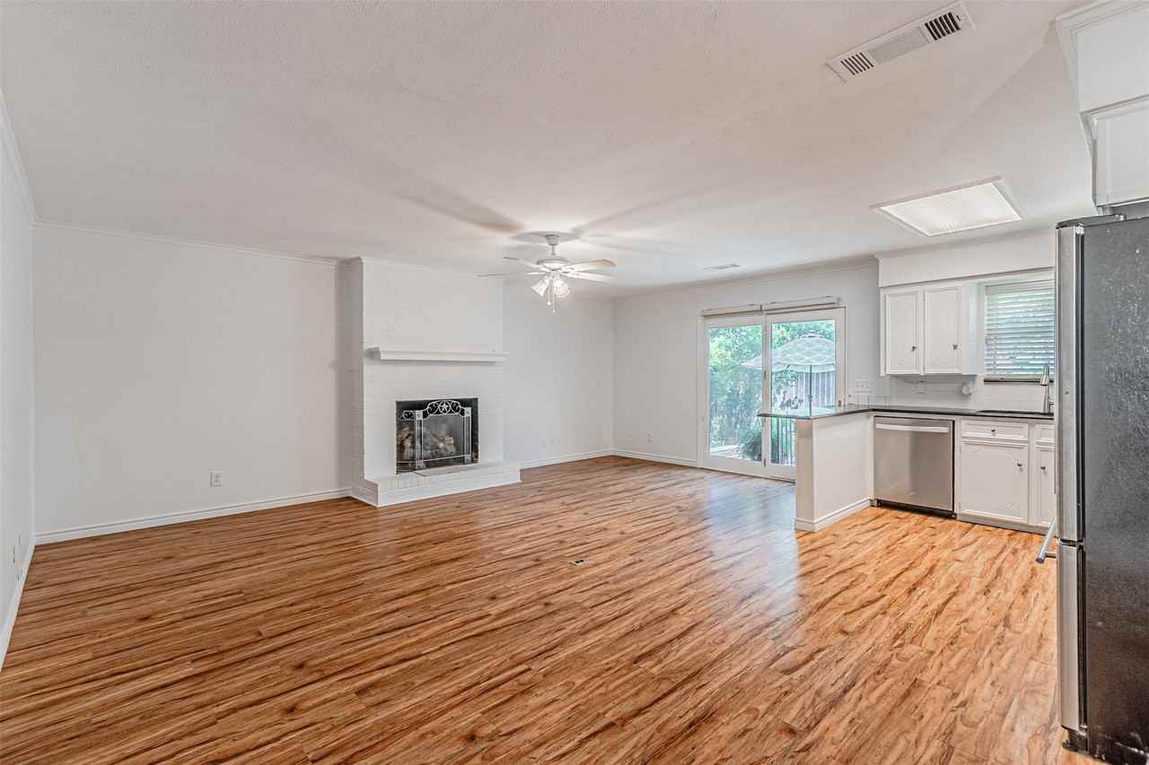 9133 Villa Park Cir - Photo 5 of 30