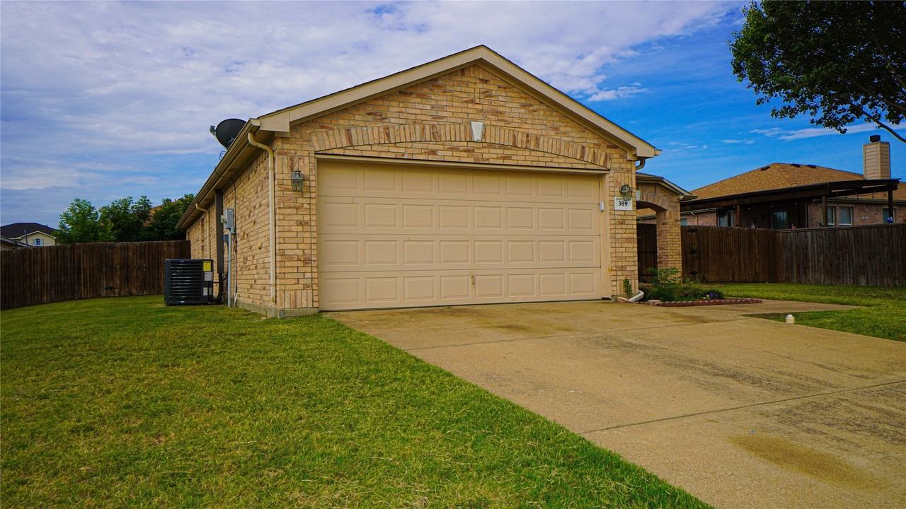 309 Stanford - Photo 3 of 25