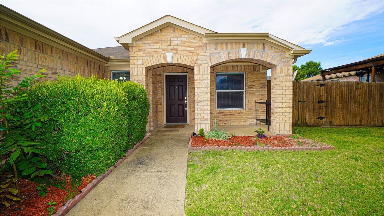 309 Stanford - Photo 4 of 25