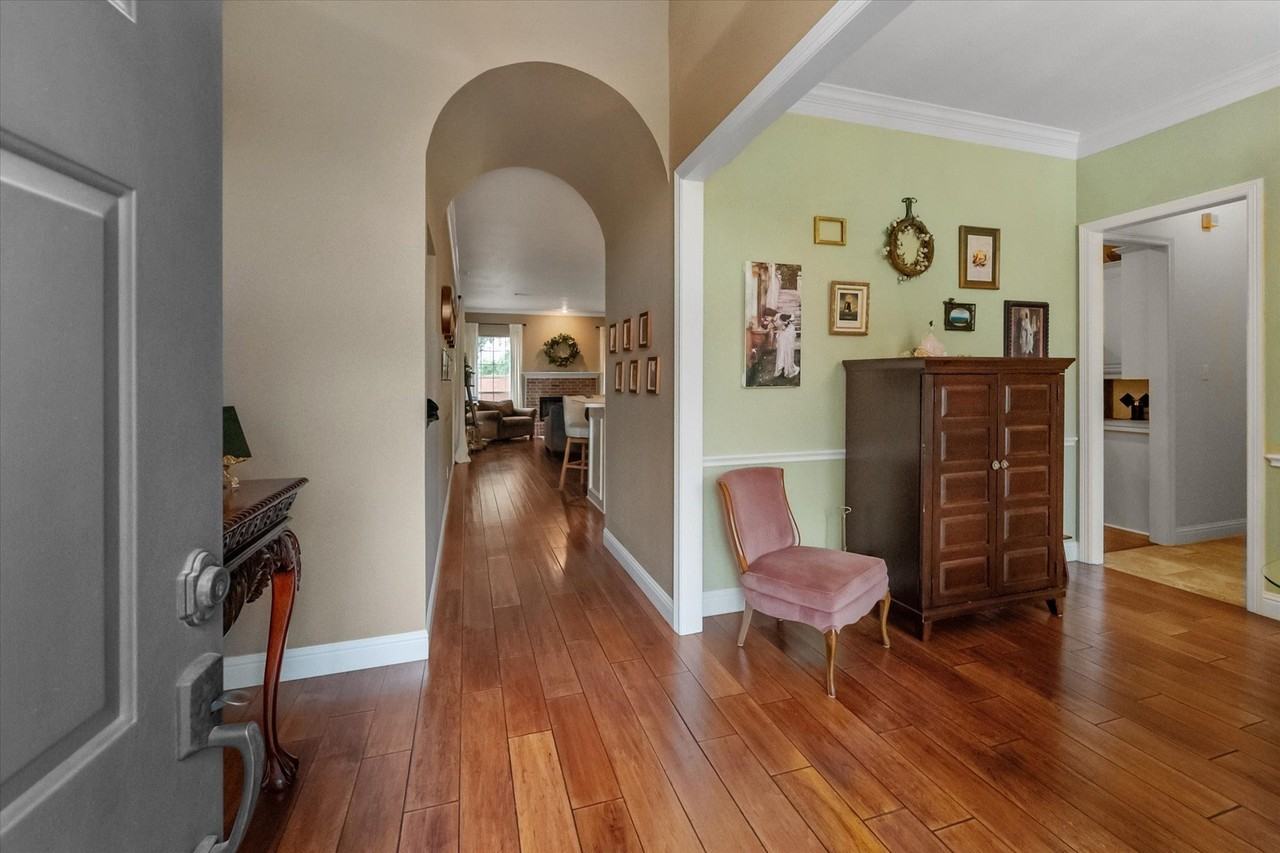 3 Savoy Ct - Photo 5 of 36