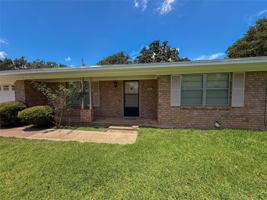 featured image of 907 Seymore Cir