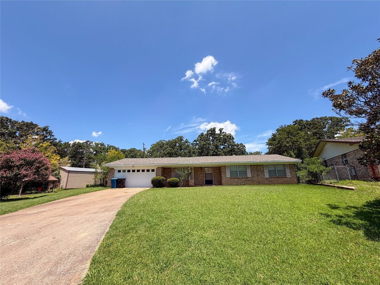 907 Seymore Cir - Photo 3 of 23