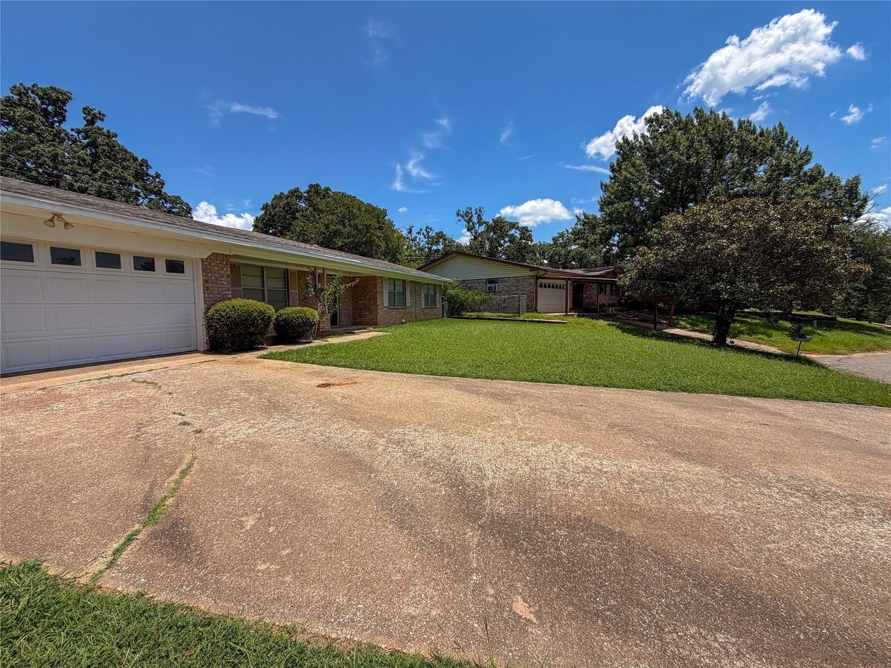907 Seymore Cir - Photo 4 of 23