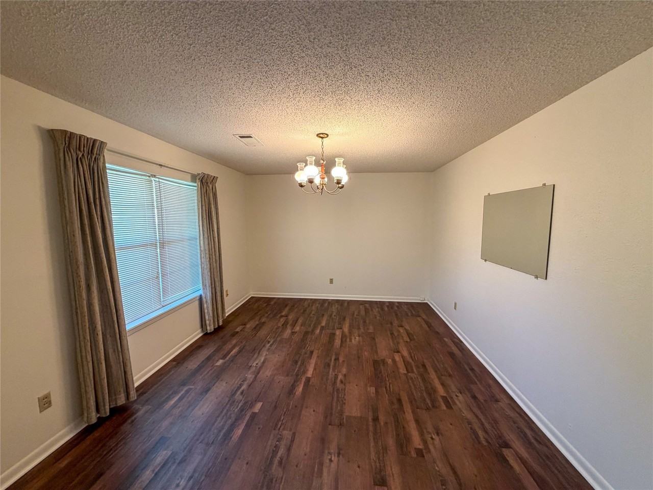 907 Seymore Cir - Photo 6 of 23