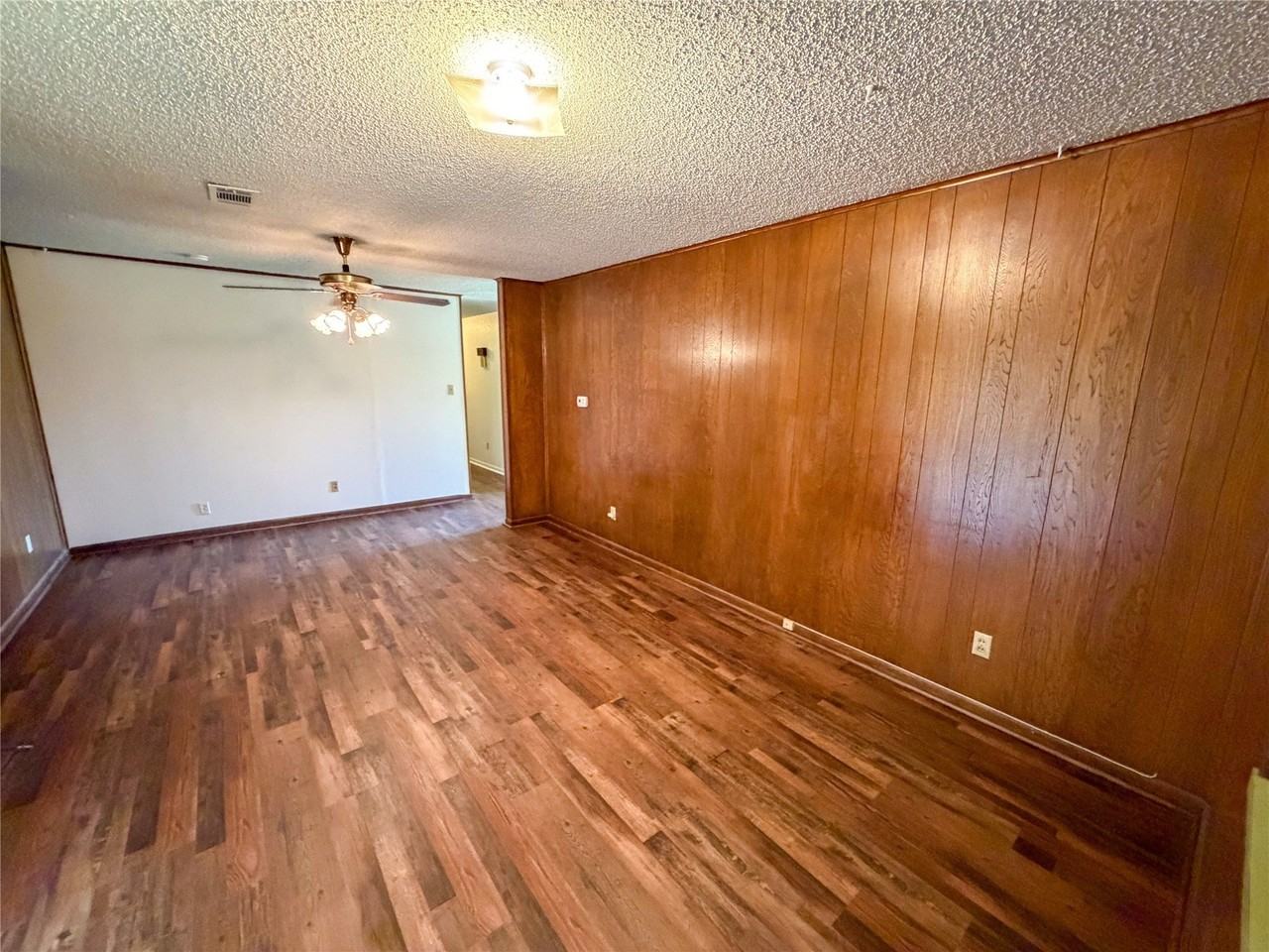 907 Seymore Cir - Photo 7 of 23