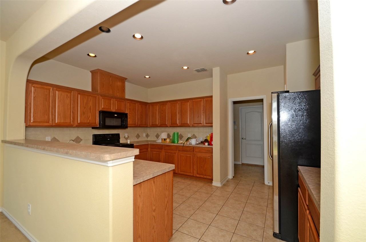 6504 Hickory Hill Dr - Photo 4 of 16