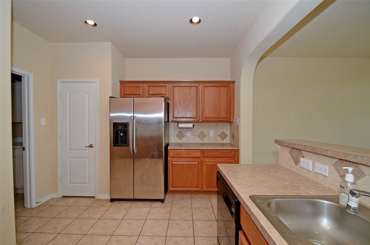 6504 Hickory Hill Dr - Photo 5 of 16