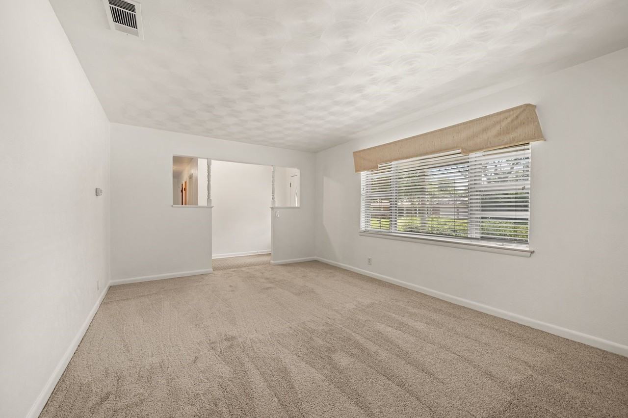 1332 Brookside Dr - Photo 2 of 17