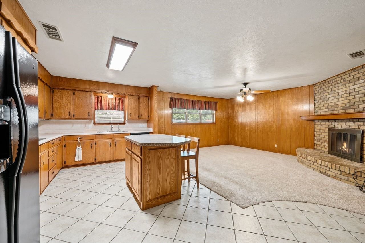 1332 Brookside Dr - Photo 3 of 17
